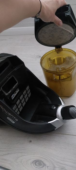 Рабочий пылесос Rowenta RO6963EA с насадками