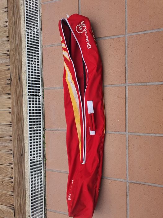 Skis, bastões e saco