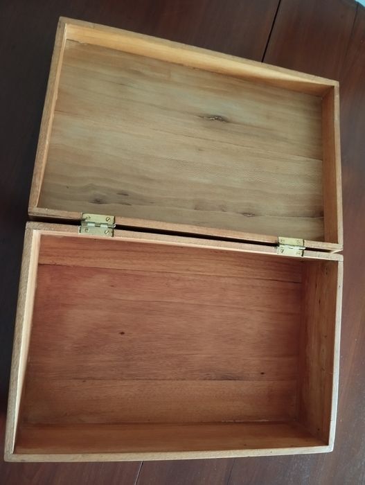 Caixa antiga em madeira exótica