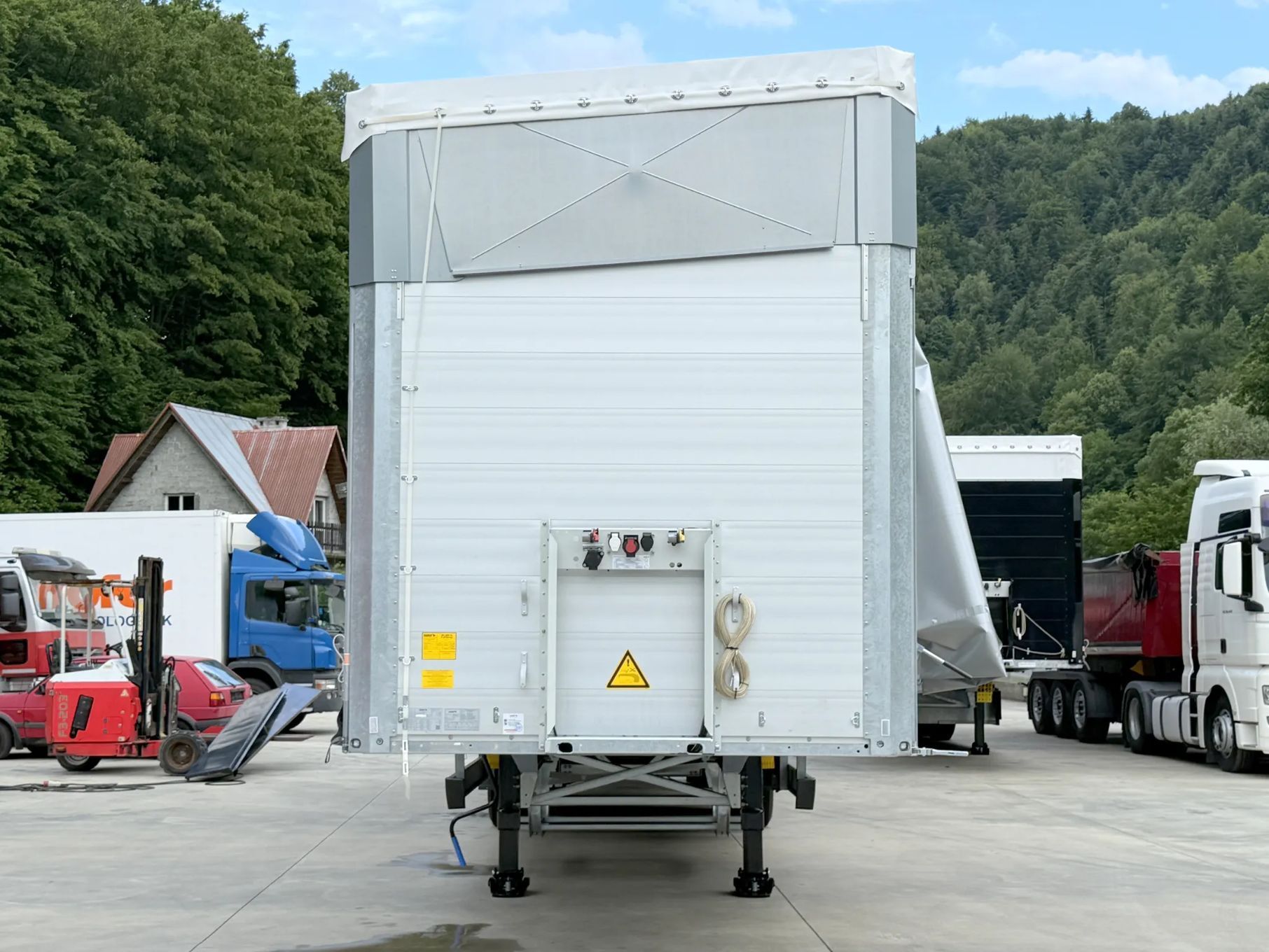 Schmitz Cargobull MEGA VARIOS + BDE  2025 Mega Varios + BDE ( Rozsuwany portal )