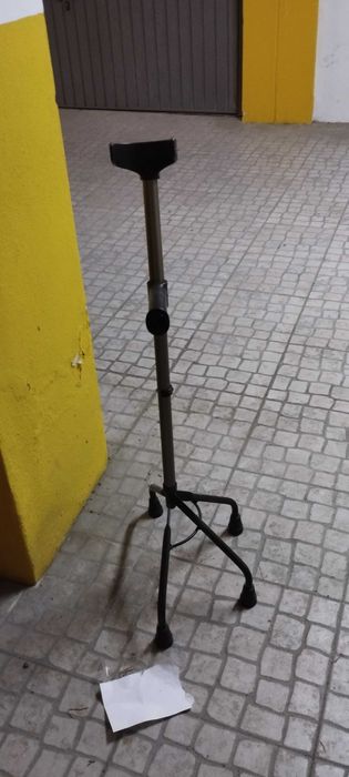 Bengala tripé, andarilho