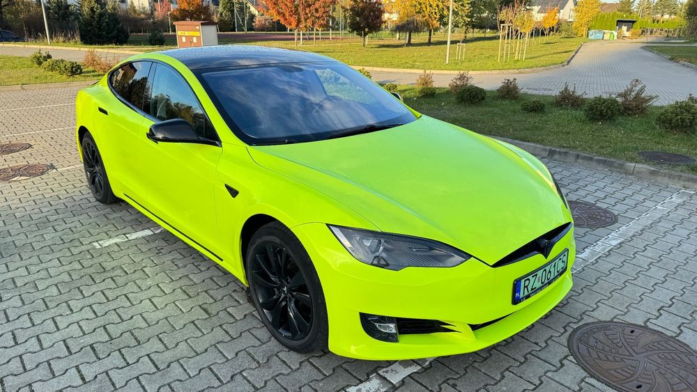 Tesla Model S Europa 7 os. CCS SC01