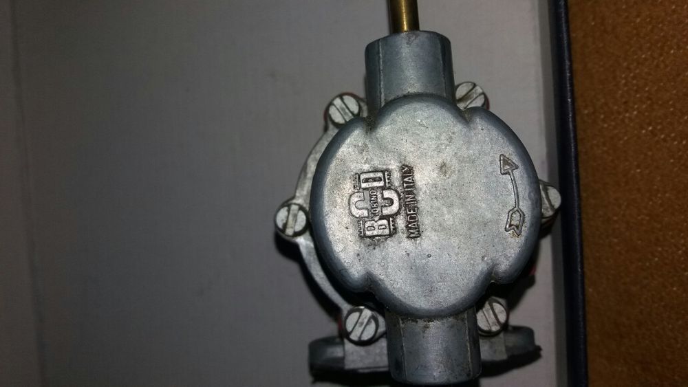 bomba gasolina 2cv ou Diane