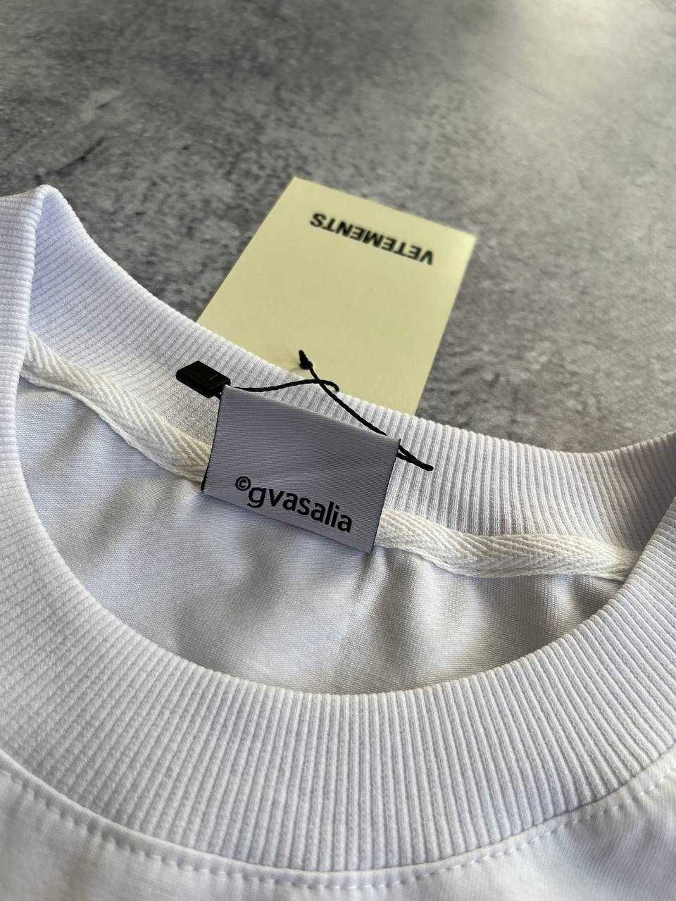 Футболка VETEMENTS Hello белая Оверсайз