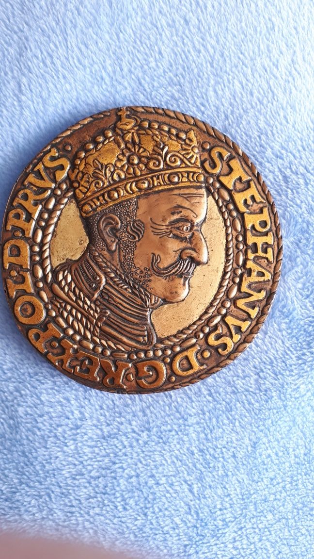 Stary medalion wizerunek Stefana Batorego.