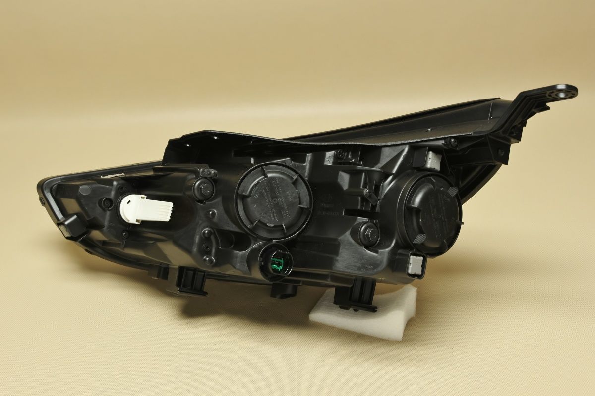 Reflektor lampa Hyundai i30 prawy