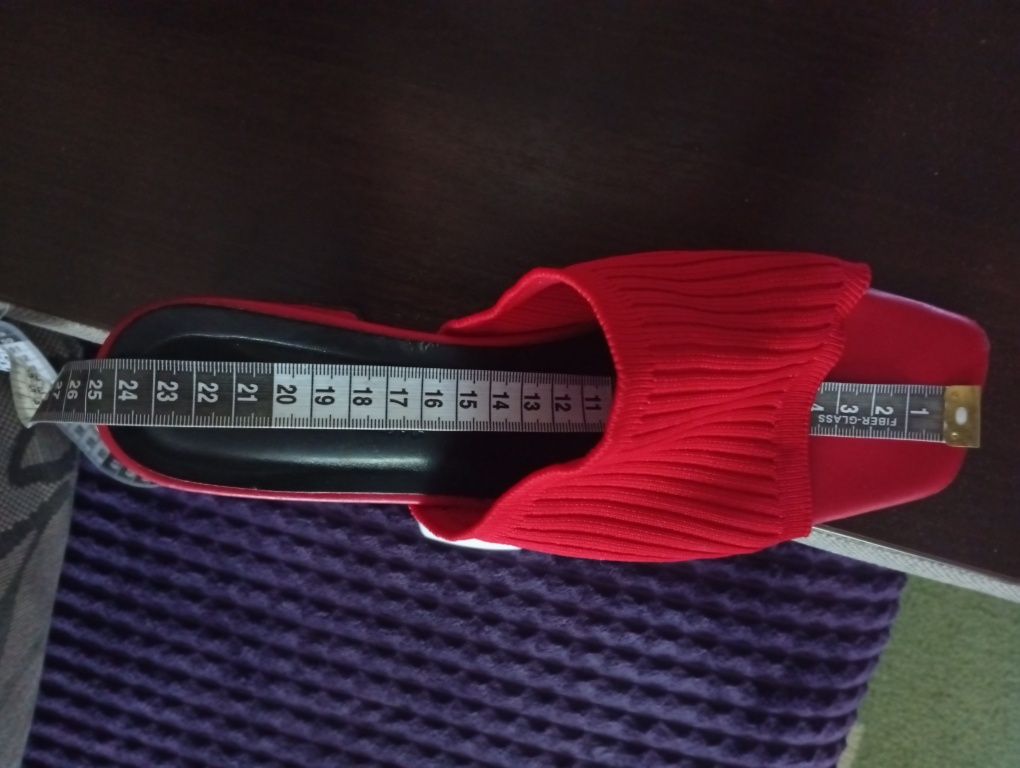 Продам шлепки красние,женские,размер 40