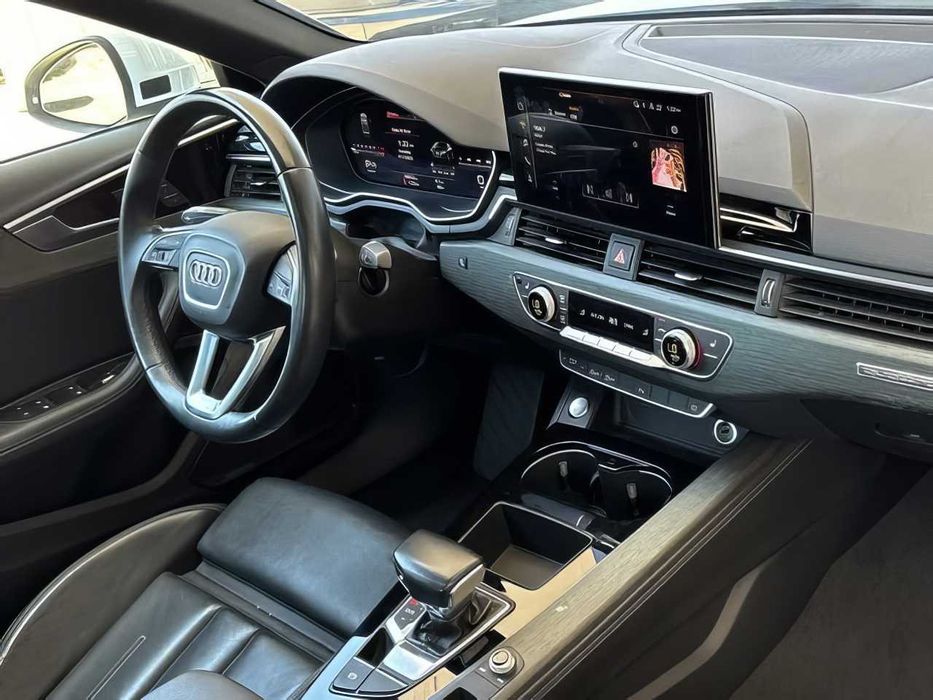 Audi A4      2023