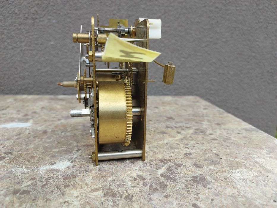 M125 Mechanizm starego zegara ściennego FHS Hermle 141-071
