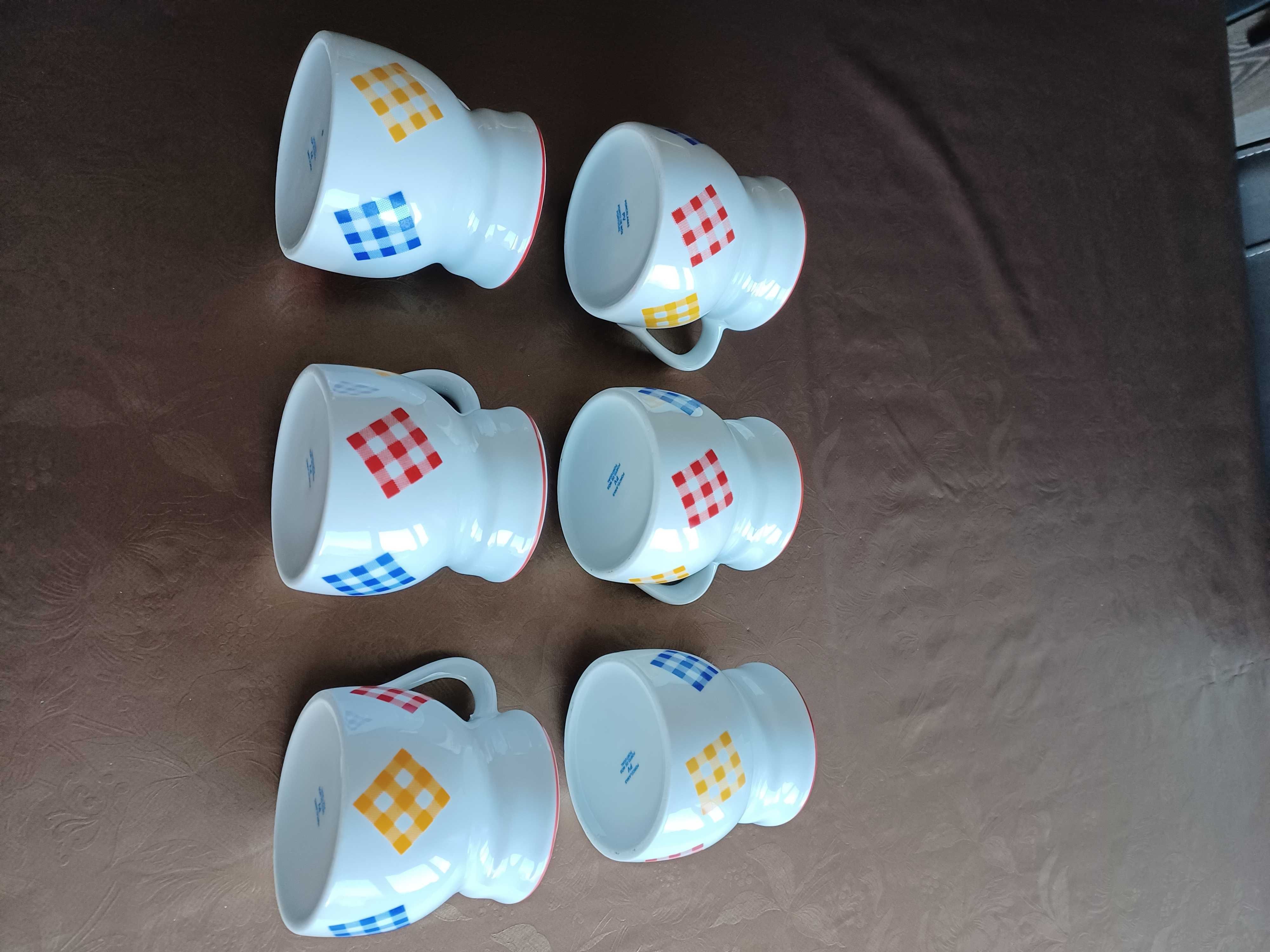 Chávenas para chá ou café com leite, com motivos coloridos