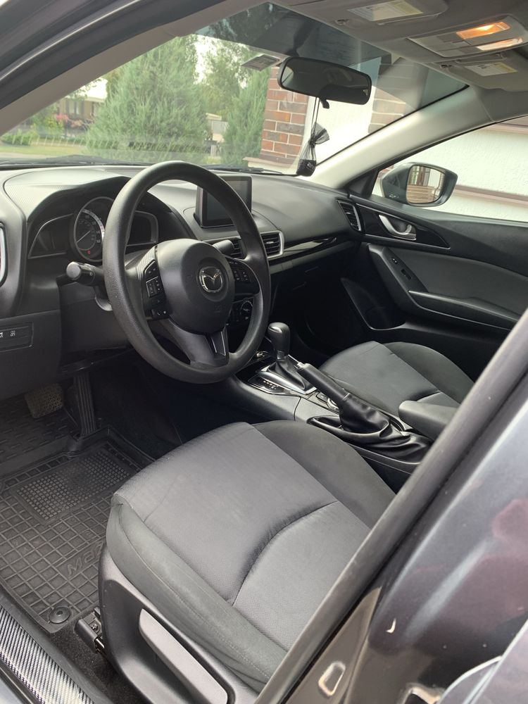 MAZDA 3 2015 року