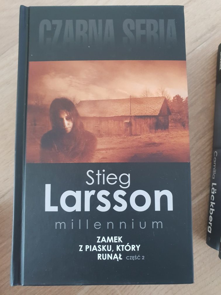 ZAMEK Z PIASKU, Który  RUNĄŁ cz. 1 + 2 Stieg Larsson