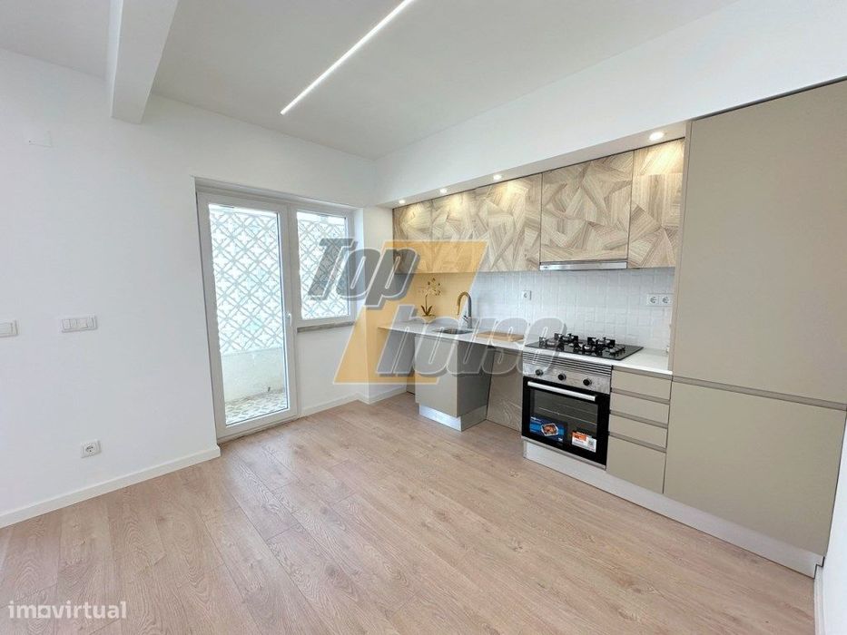 Apartamento T2 Remodelado em Almada