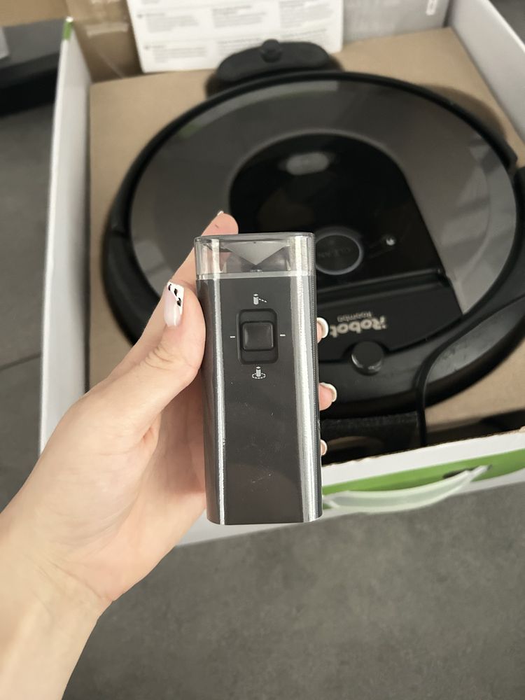 iRobot Roomba i7 szaro-czarny z ogranicznikiem / wirualna sciana