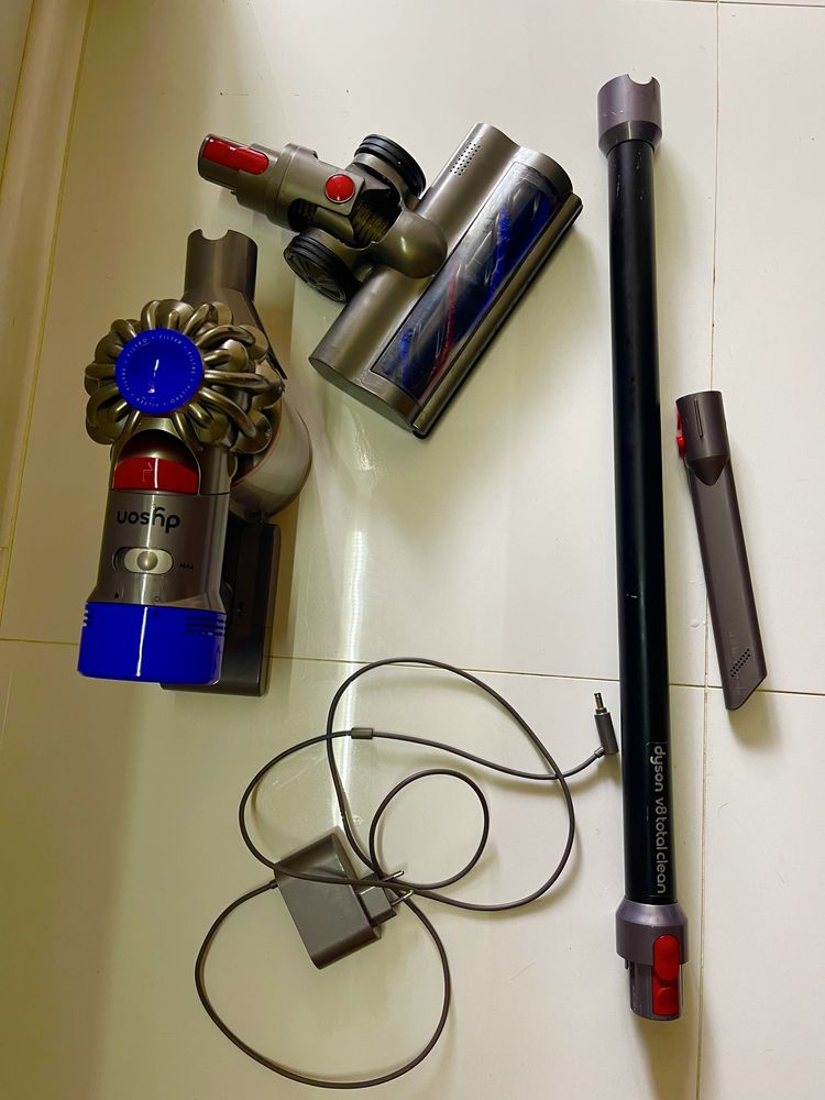 Odkurzacz Dyson V 8 Total clean , oryginalna ładowarka , bateria