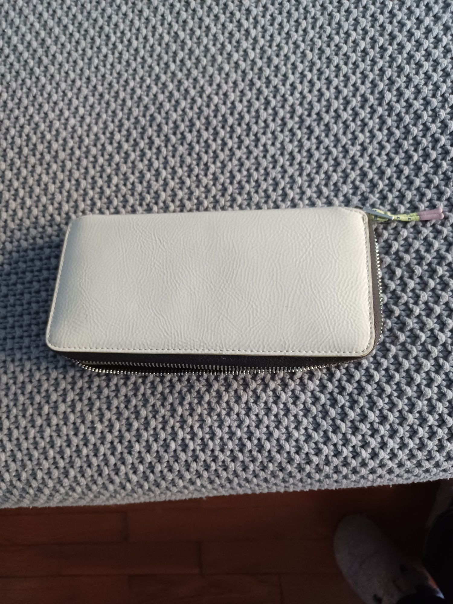 Carteira cor branco