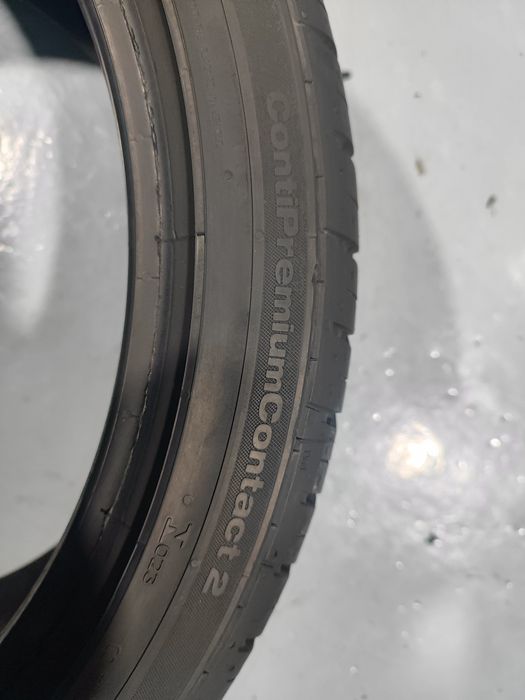2 pneus semi novos 215-40R17 Continental - Oferta dos Portes