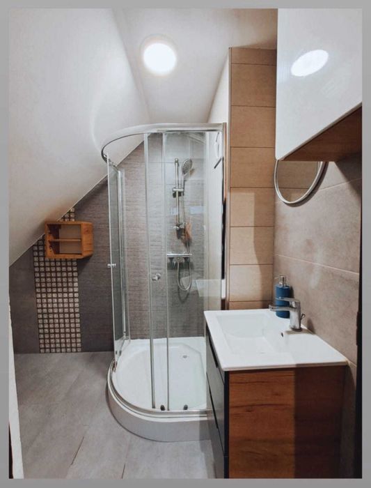 Niezależny dom  kwatery noclegi dla firm plac na sprzęt parking 7 osób