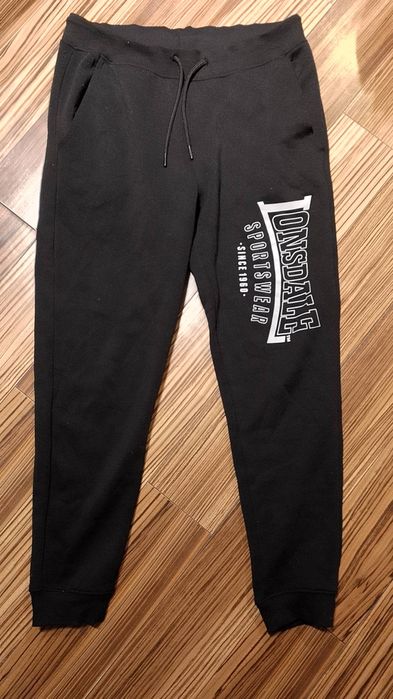 Czarne spodnie dresowe Lonsdale rozmiar 40