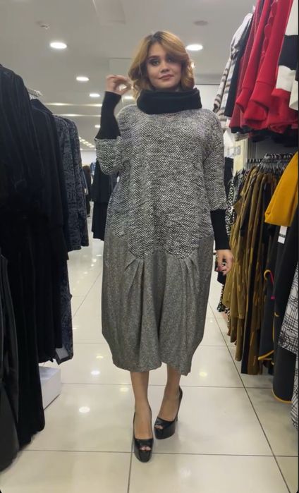 Сукня сіра з вʼязаним манжетом