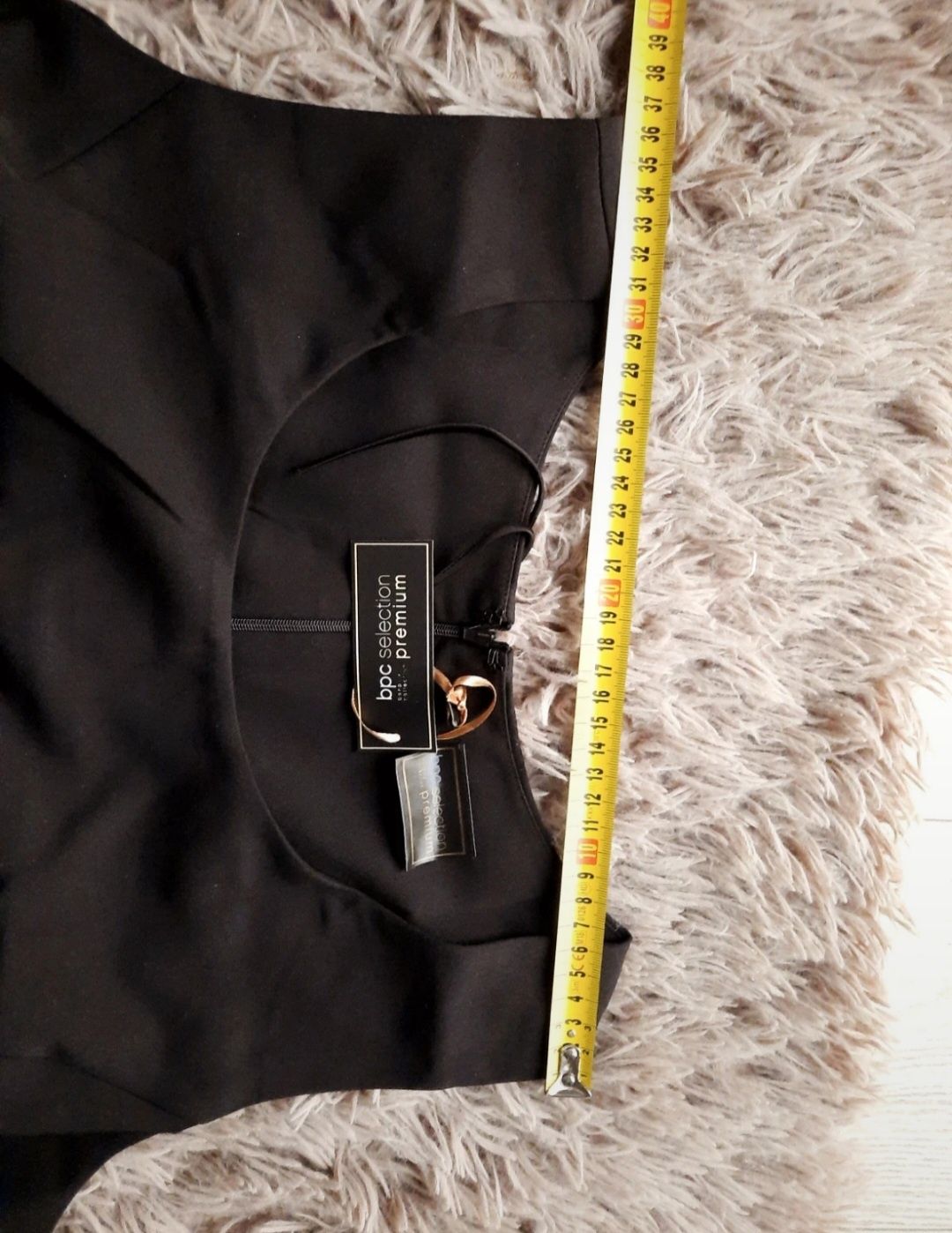 Czarna elegancka sukienka krótka cekiny rozmiar 46