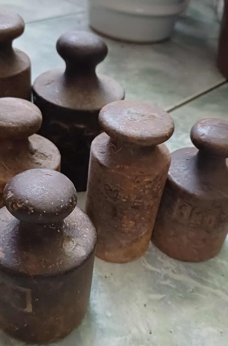 Stare odważniki szalkowej 8sztuk złom do waga stare