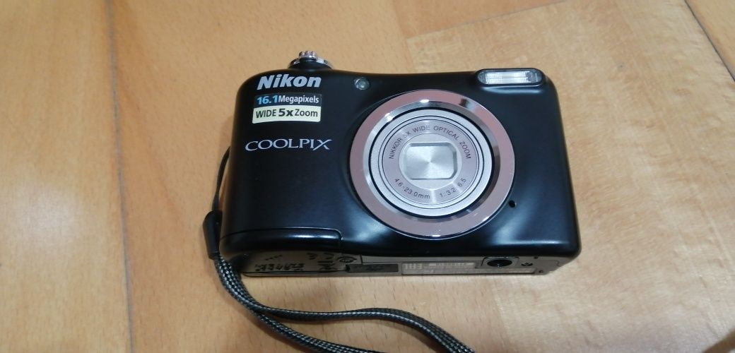 Máquina fotográfica Nikon 16M pixeis