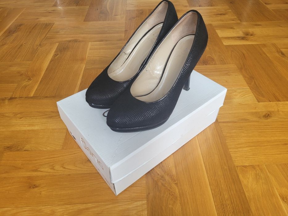 Szpilki na koturnie wizytowe