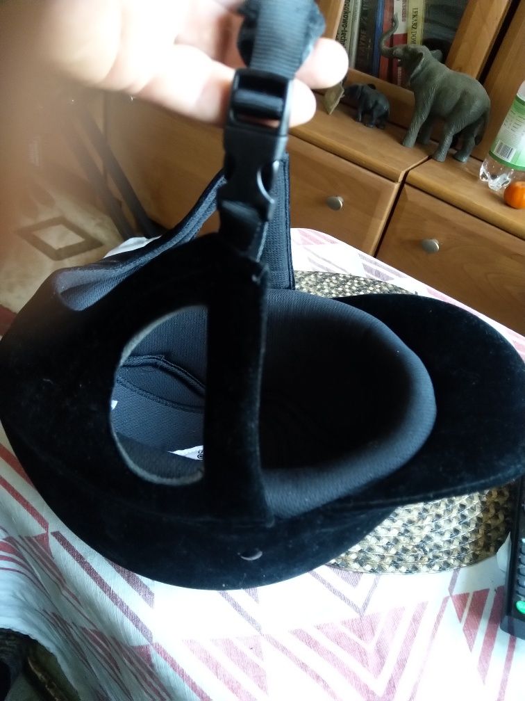 Kask jeździecki.