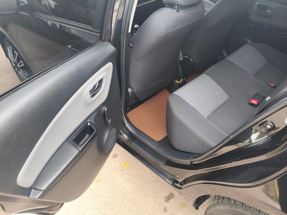 Продам TOYOTA YARIS 14р.в