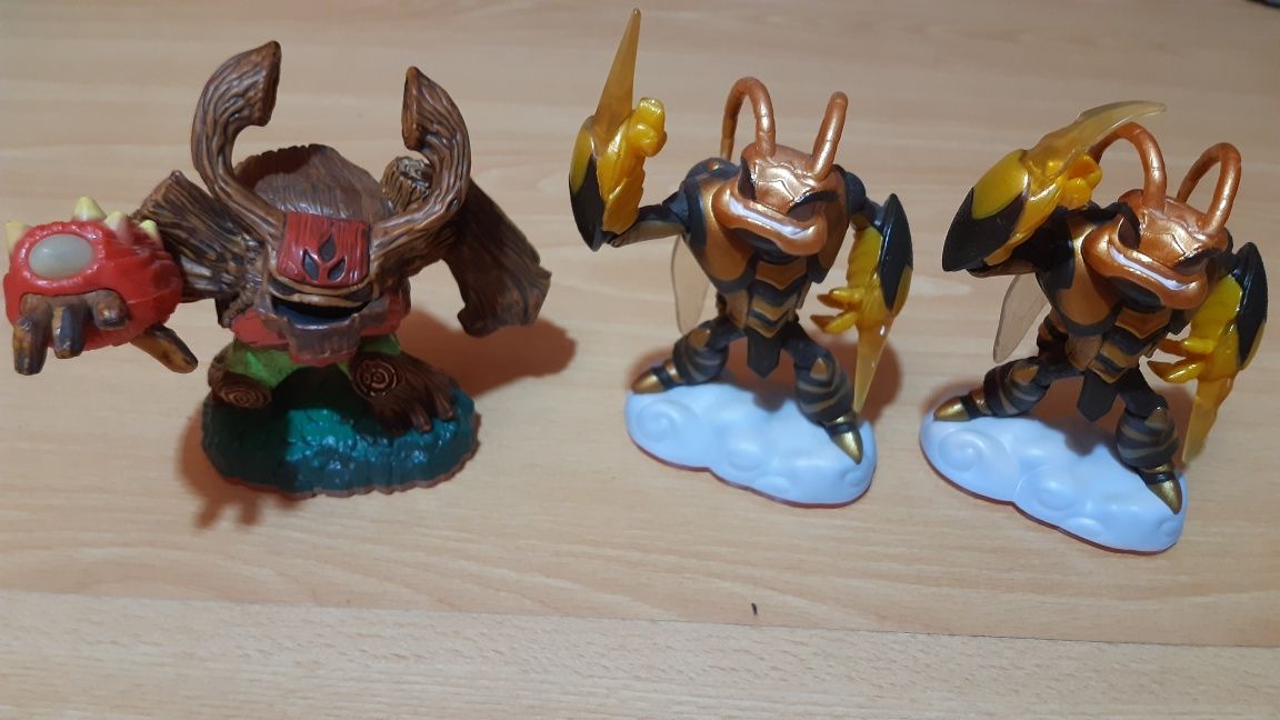 Figuras Skylanders e acessórios