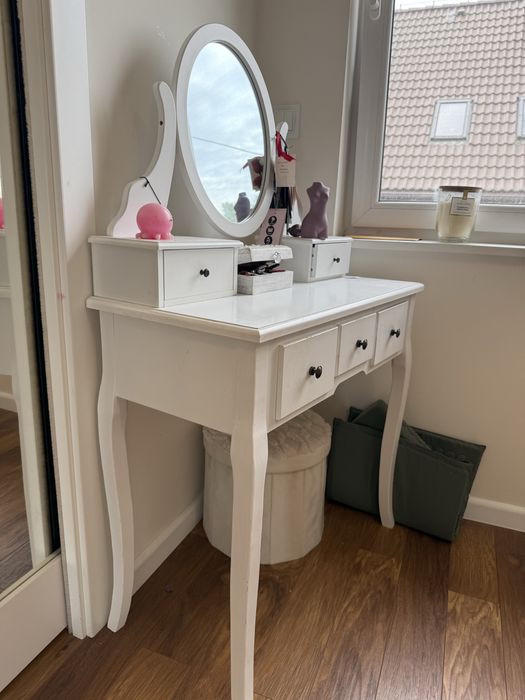 Toaletla Malling Jysk Biała Z Lustrem 5 szuflad