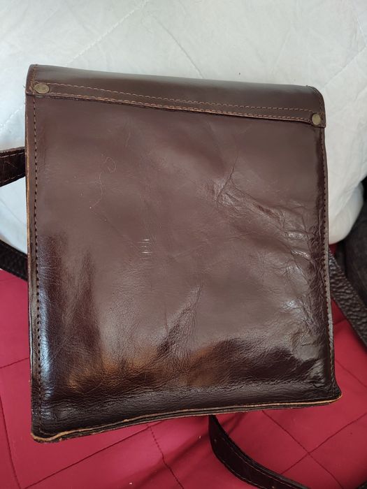 Skórzaną torebkę na ramię sprzedam