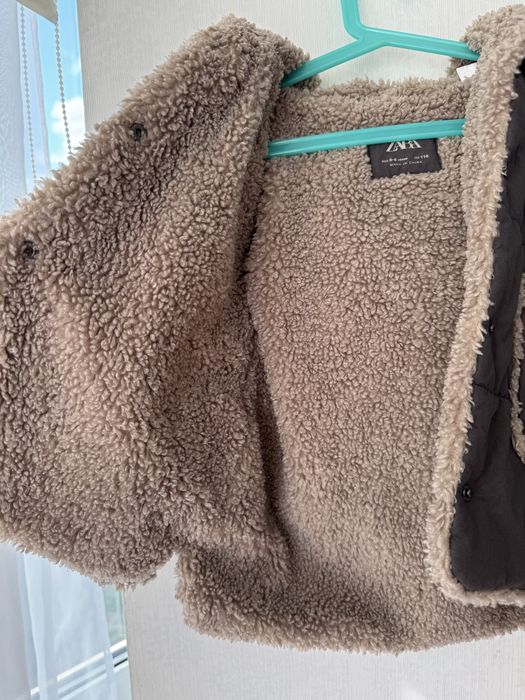 Зимова куртка Zara.