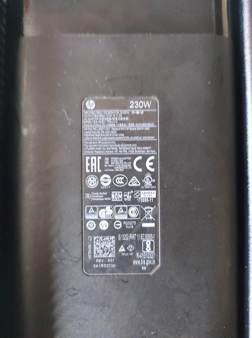 Продаємо оригінальні блоки живлення HP 200-230W