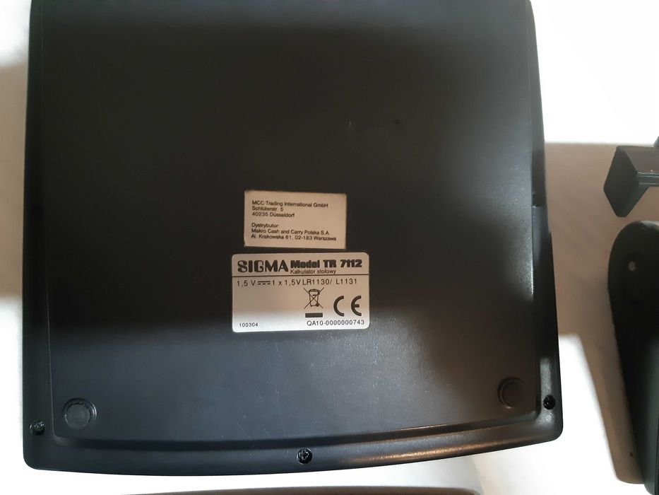 2 kalkulatory i 2 dziurkacze używane