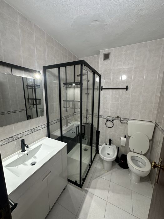 Aluga-se quarto partilhado com acesso à casa toda