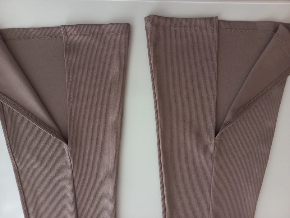 Штани кльоші з розрізами.