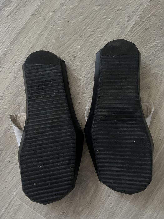 Кожані жіночі шльопки