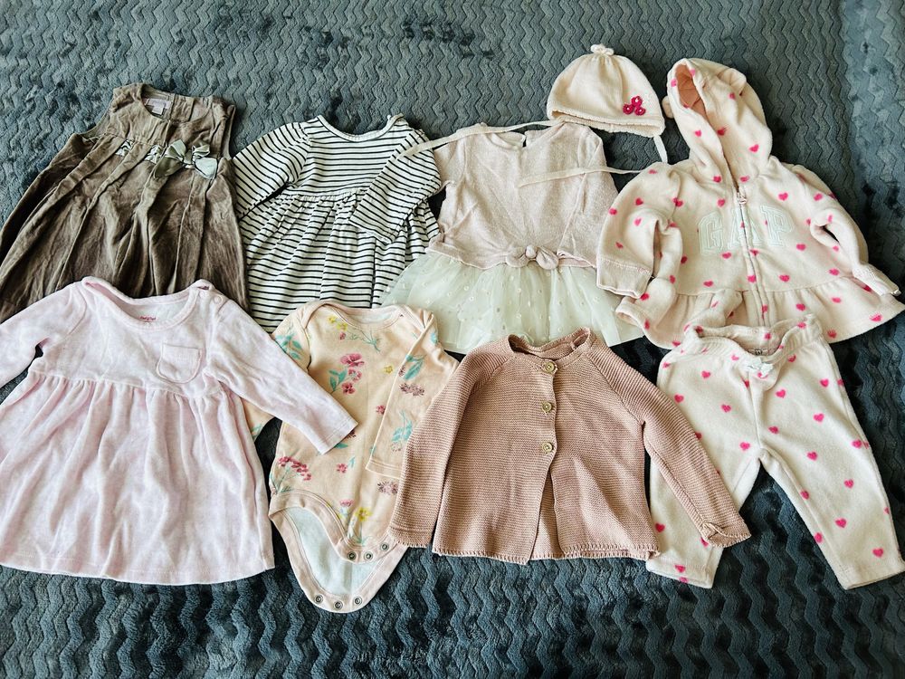Набір одягу для дівчинки ( плаття, костюмчик, шапочка, кофта, боді)