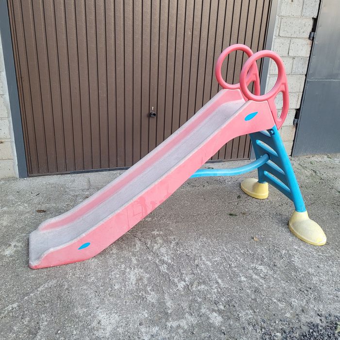 Zjeżdżalnia dziecięca z drabinką