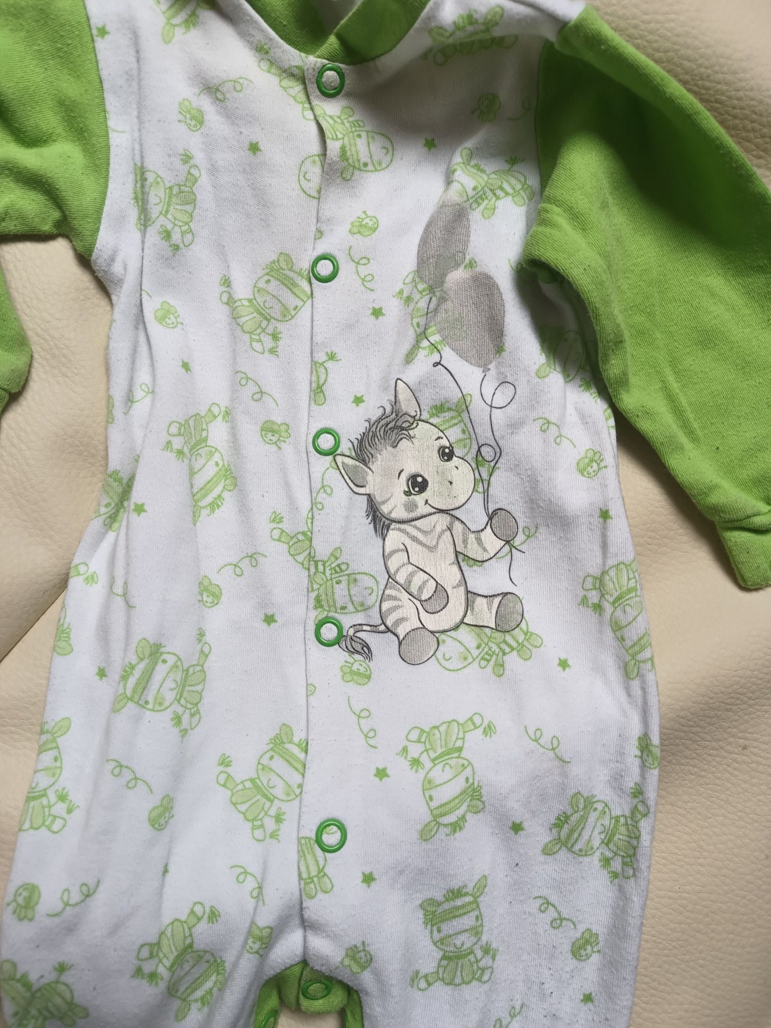 Pajacyk dla niemowlaka unisex z motywem zebry rozmiar 68 cm