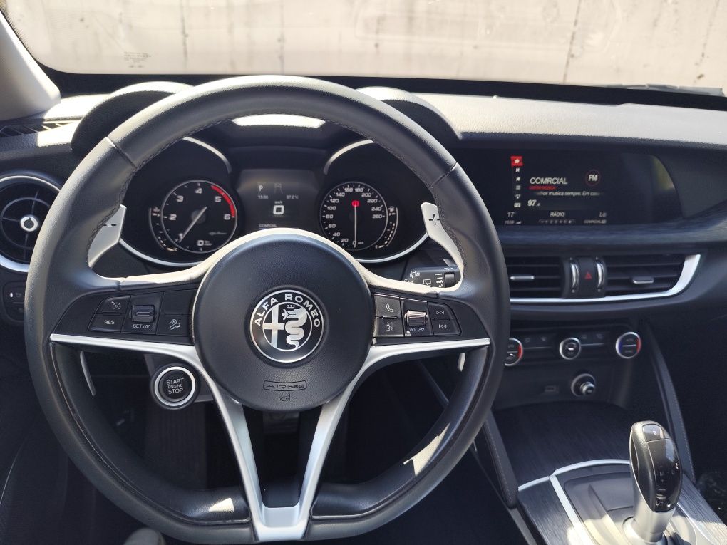 2021 Stelvio super AT8 2.2 Automático