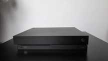 sprzedam konsolę Xbox One X