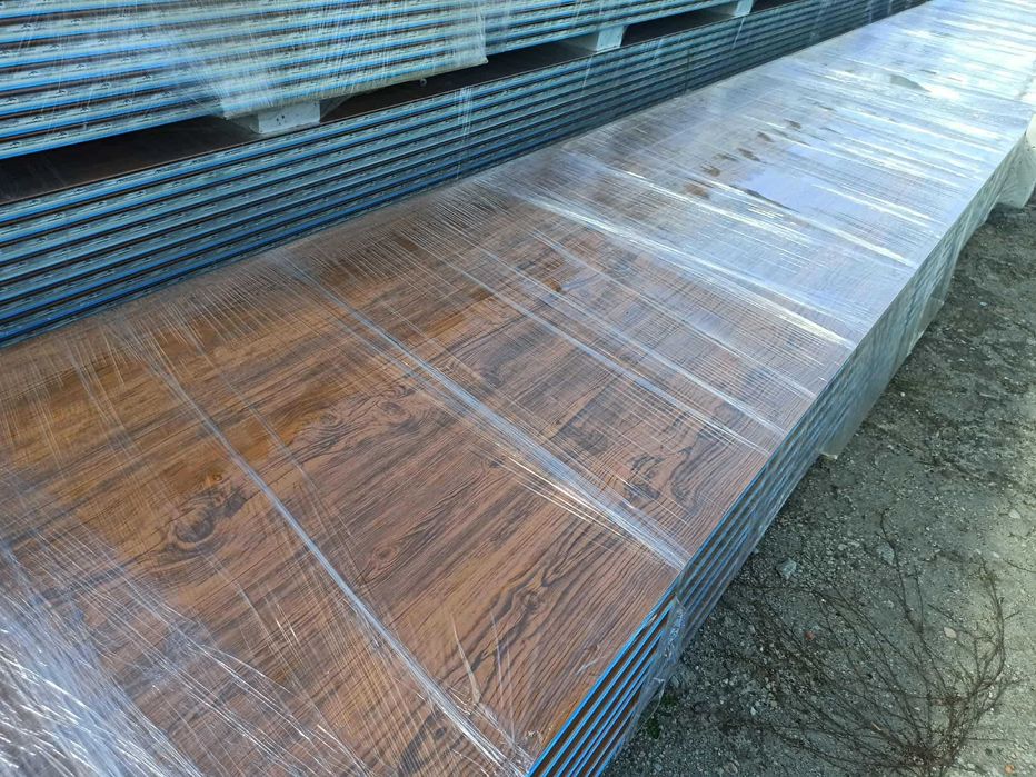 Płyta warstwowa ścienna PIR drewnopodobna. Wiata, garaż, hala, domek