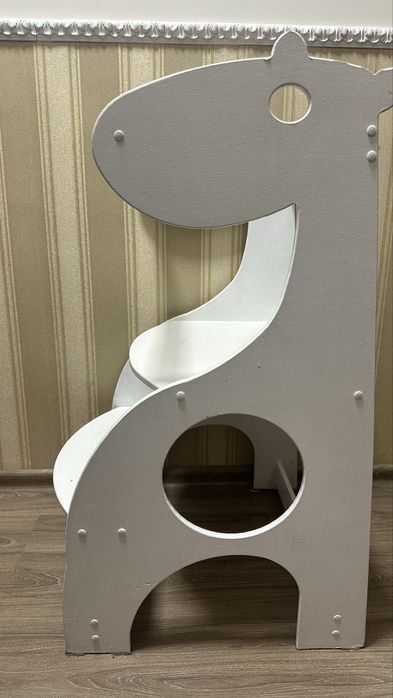 Вежа помічник монтесорі