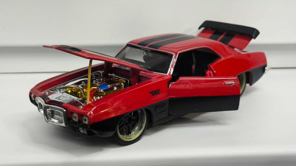 Модель, машинка Pontiac Firebird 1969 1.24 Maisto Prorodz