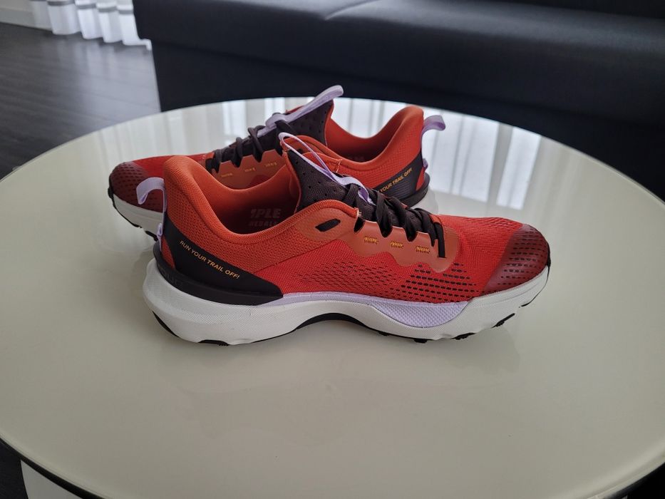 Buty Under Armour UA U Infinite Pro Trail - pomarańczowe 42.5