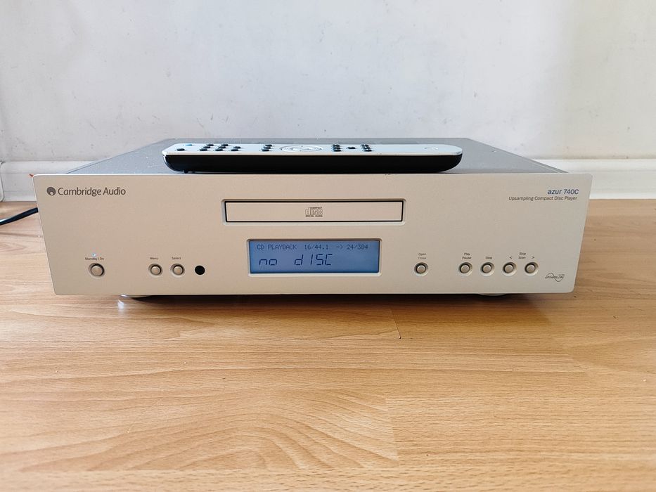 Odtwarzacz CD Cambridge Audio 740C srebrny + pilot. Idealny!