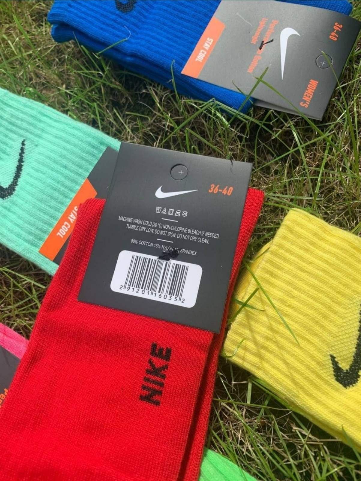 Skarpety Nike długie kolorowe, białe i czarne